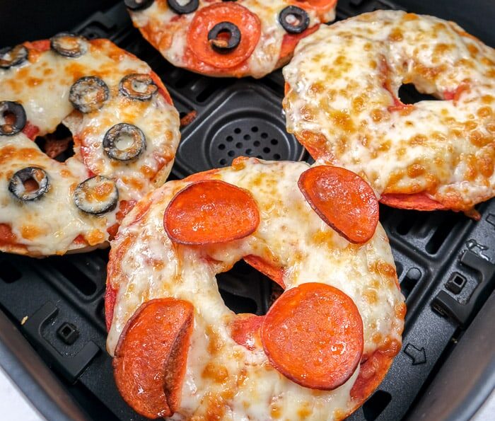 🍕 Easy Air Fryer Bagel Pizzas – Ready in Just 6 Minutes!